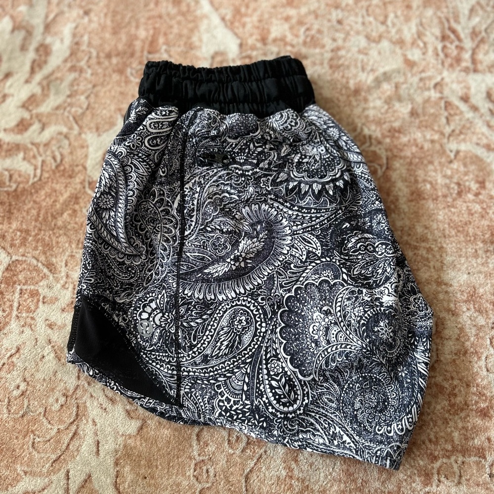 LULULEMON Hotty Hot Shorts With Tie Waistband in Black Paisley Print